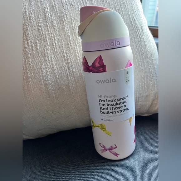 Owala x Urban Outfitters “Girlhood” Bottle with bows - Picture 2 of 3